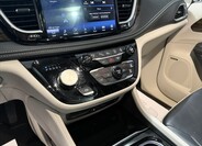 Chrysler Pacifica 15