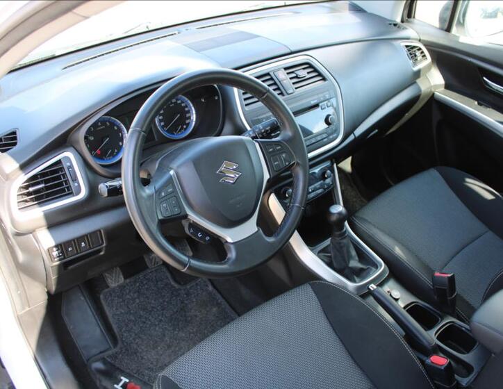 Suzuki SX4 S-Cross 10