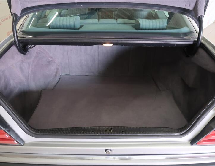 Mercedes-Benz 124 8