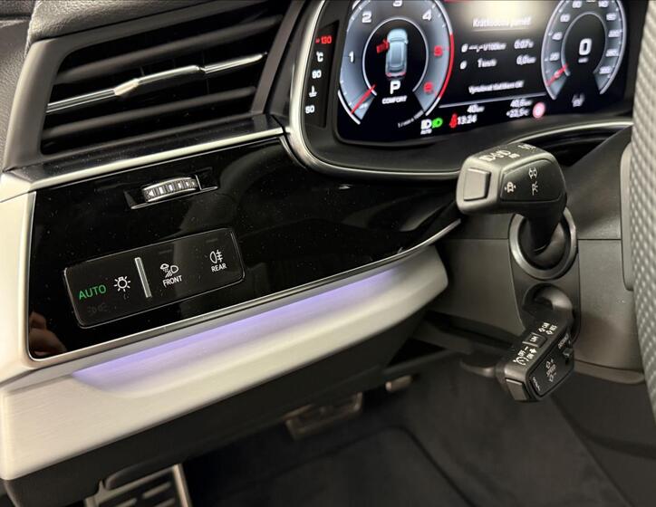 Audi Q8 28