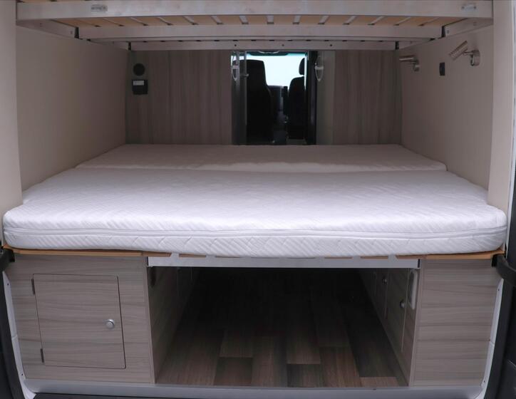 Mercedes-Benz Sprinter 10