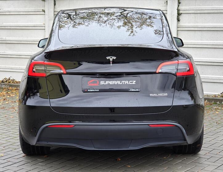 Tesla Model Y 5
