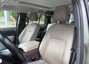 Land Rover Defender 9