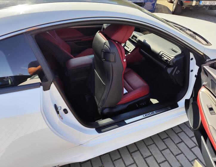 Lexus RC 300h 40