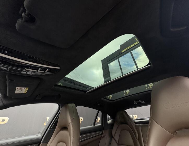 Porsche Panamera 39