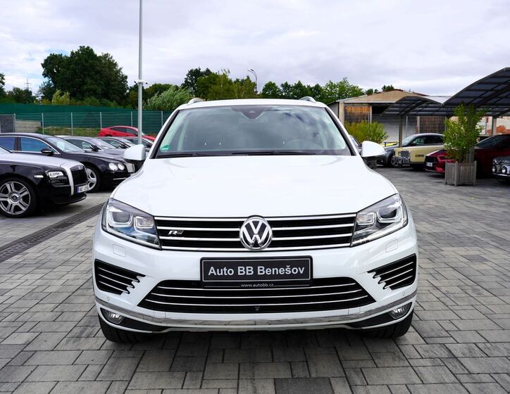 Volkswagen Touareg 1