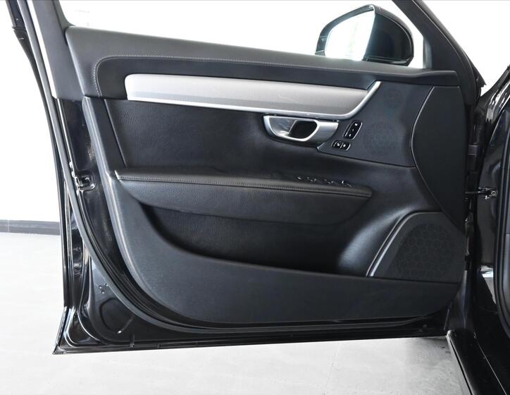 Volvo V90 27
