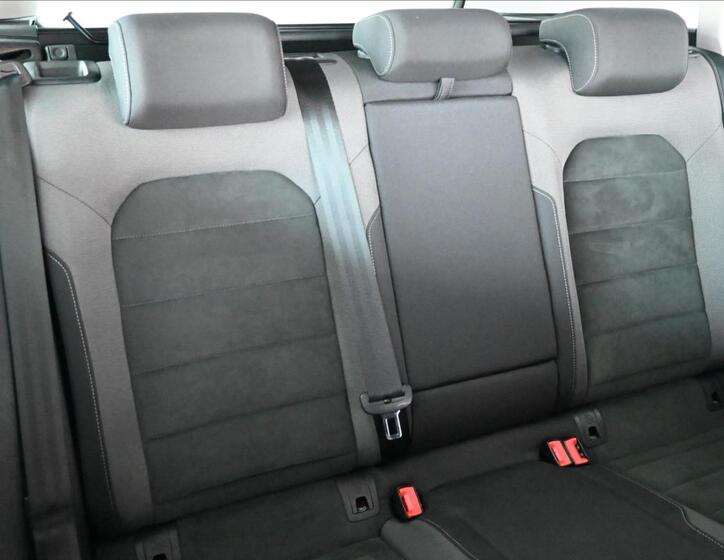 Volkswagen Golf 30