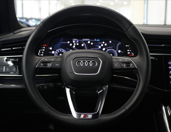 Audi Q8 9