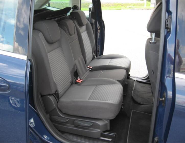 Ford Grand C-MAX 8