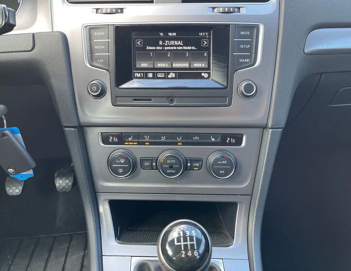 Volkswagen Golf 11
