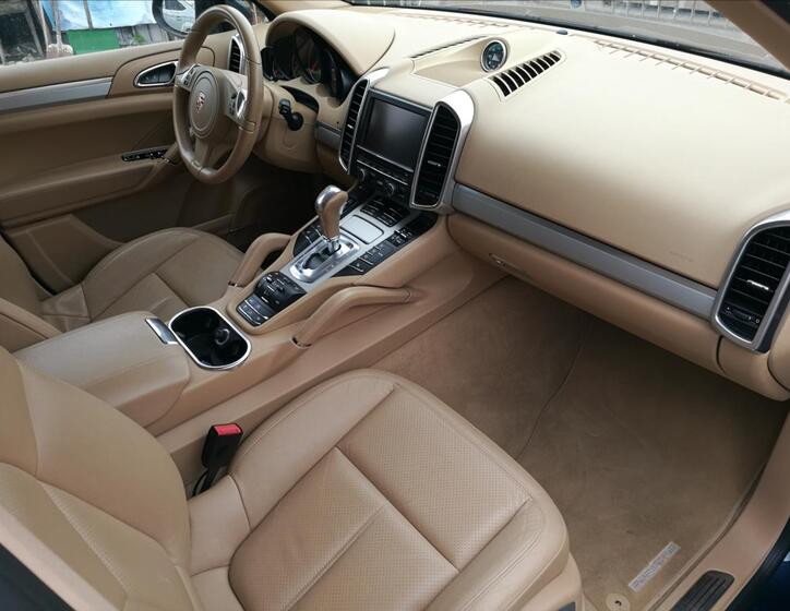 Porsche Cayenne 16