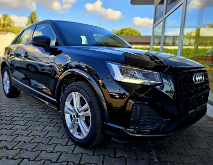 Audi Q2 10