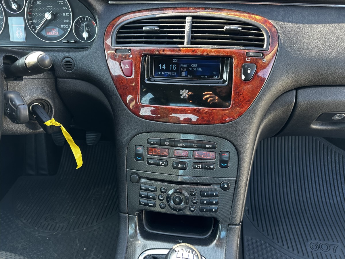 Peugeot 607