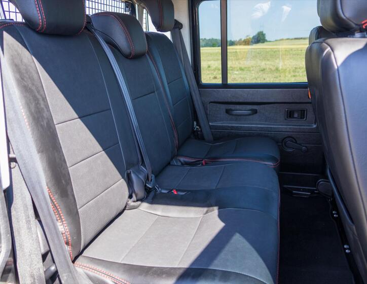 Land Rover Defender 12