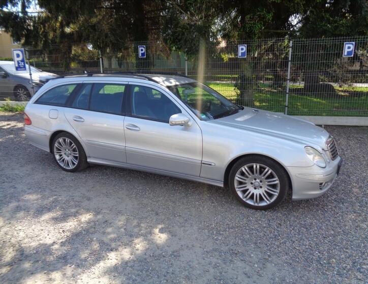 Mercedes-Benz 211 9