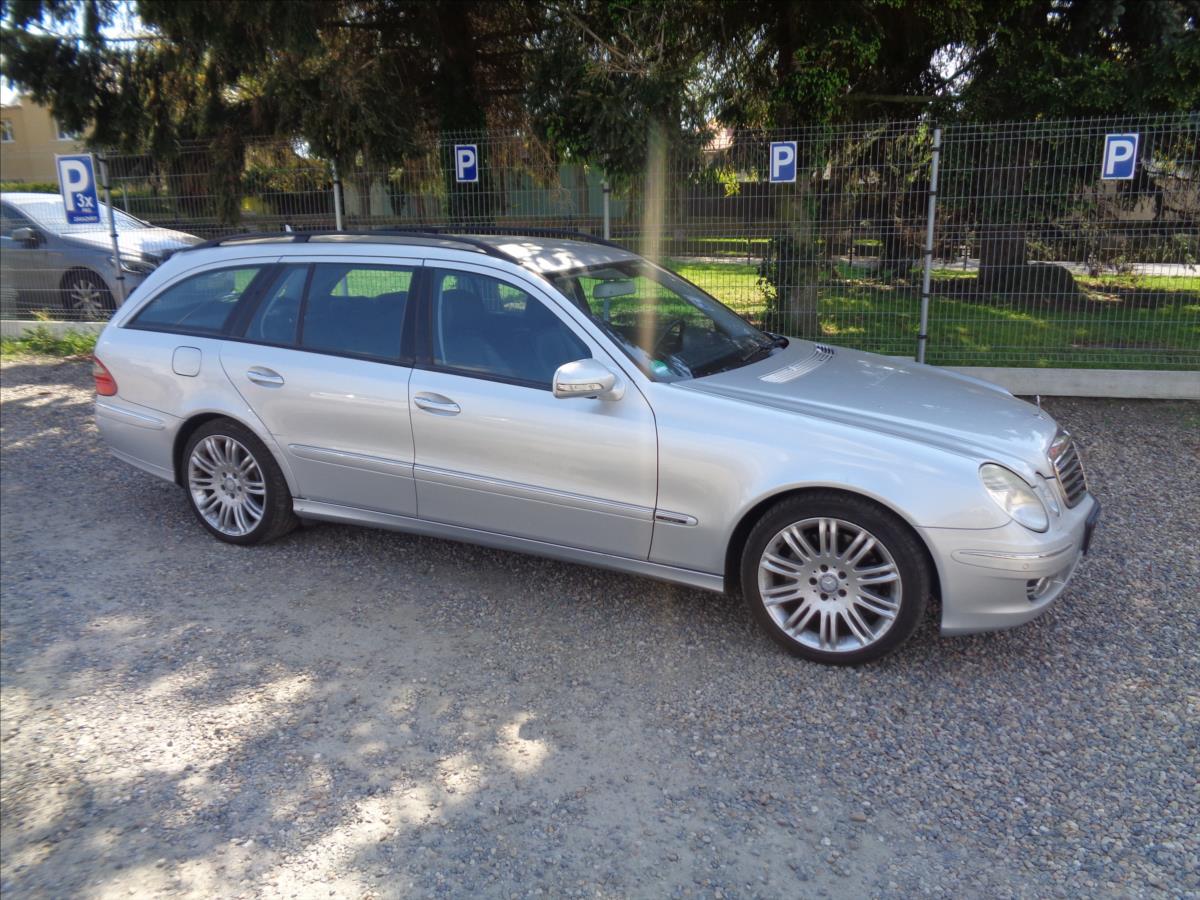 Mercedes-Benz 211