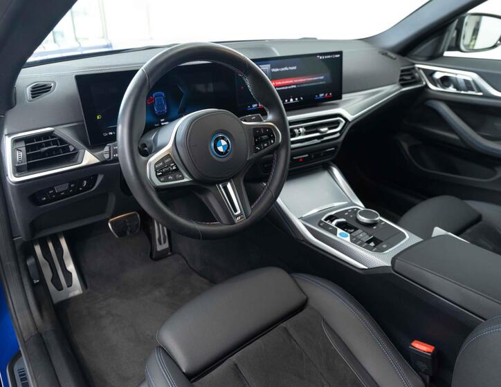 BMW i4 10