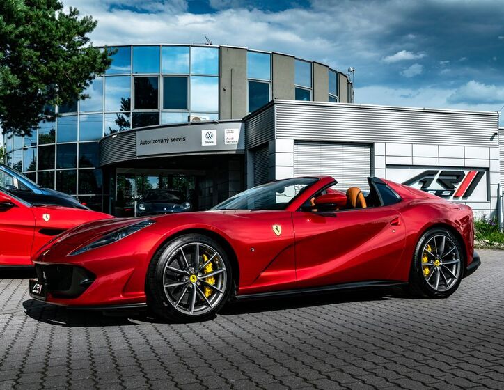 Ferrari 812 32
