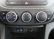 Hyundai i10 17