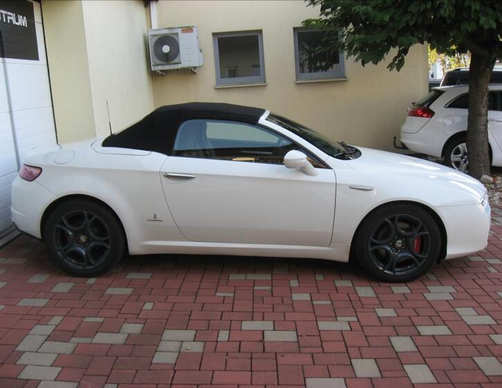 Alfa Romeo Spider 6