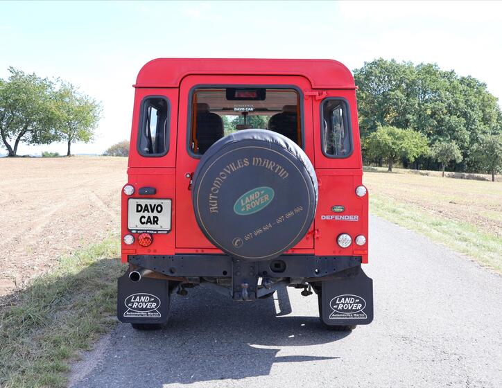 Land Rover Defender 6