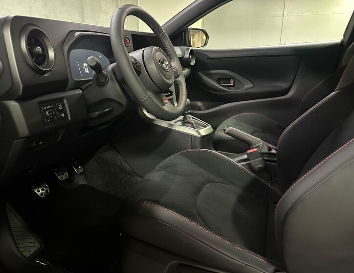 Toyota Yaris 8