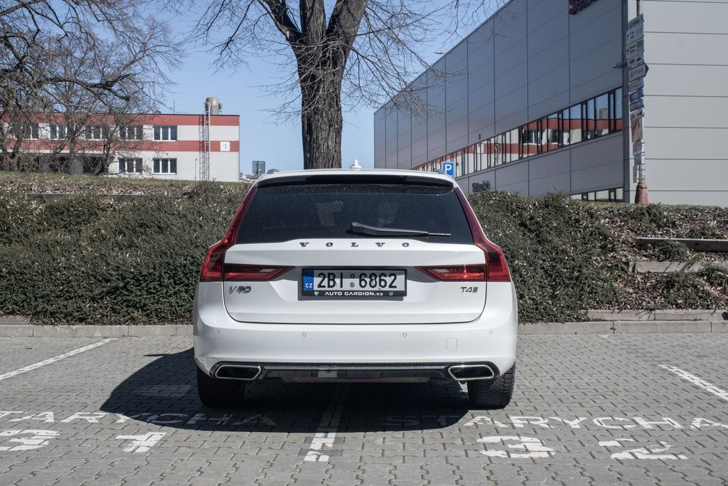 Volvo V90