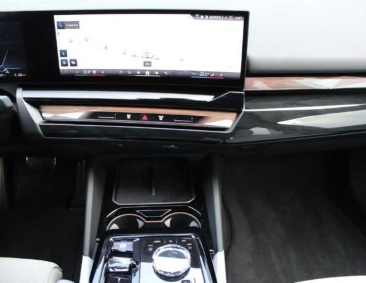 BMW i5 5