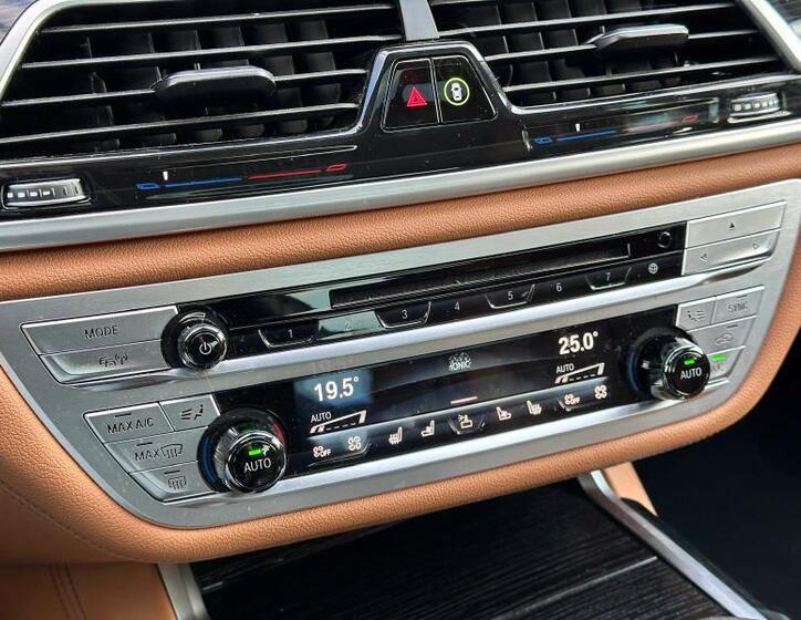 BMW Řada 7 14