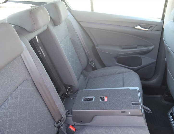 Volkswagen Golf 13