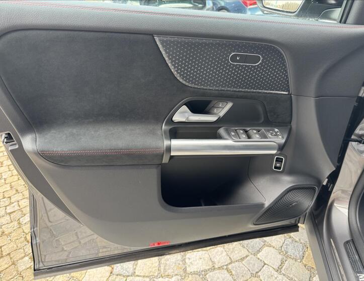 Mercedes-Benz GLA 4