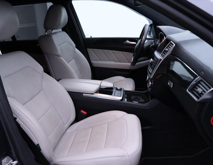 Mercedes-Benz GL 17