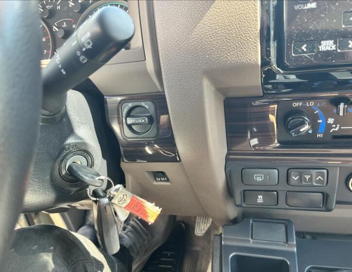 Toyota Land Cruiser 21