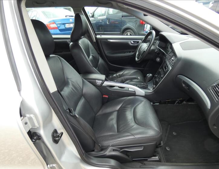 Volvo XC70 11
