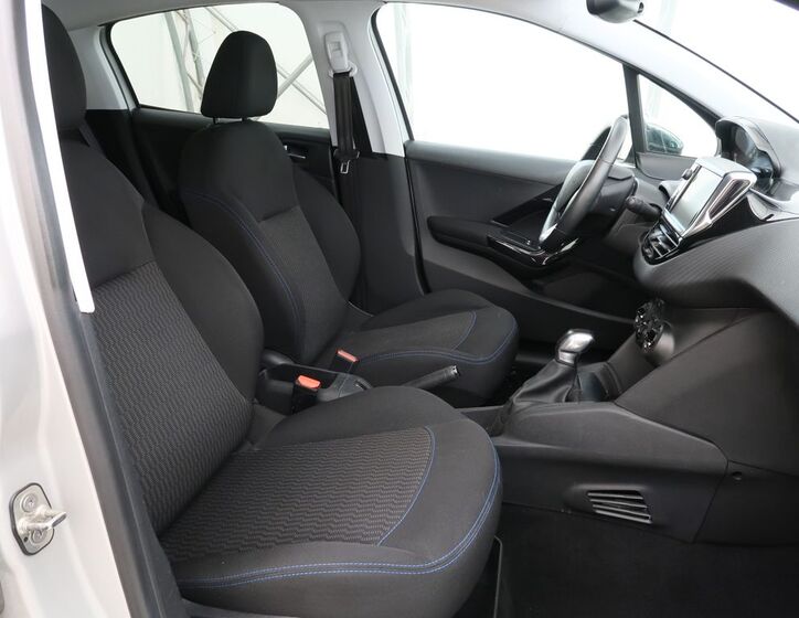 Peugeot 208 22