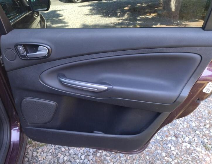 Ford S-MAX 21