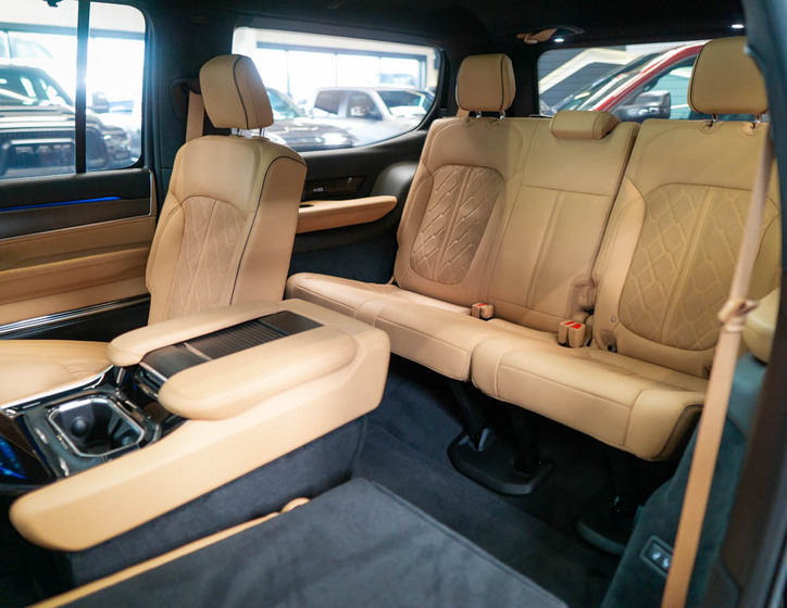 Jeep Grand Wagoneer 42