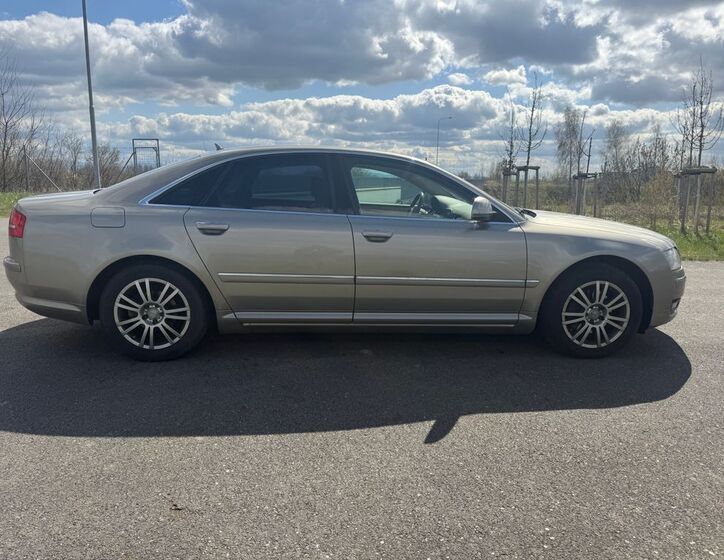Audi A8 6