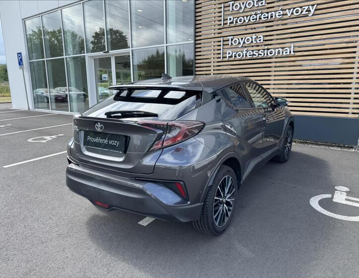 Toyota C-HR 2