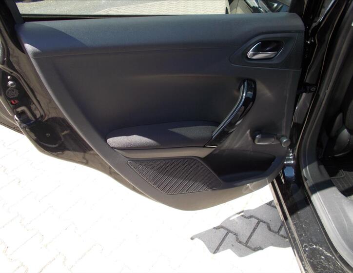 Peugeot 208 17