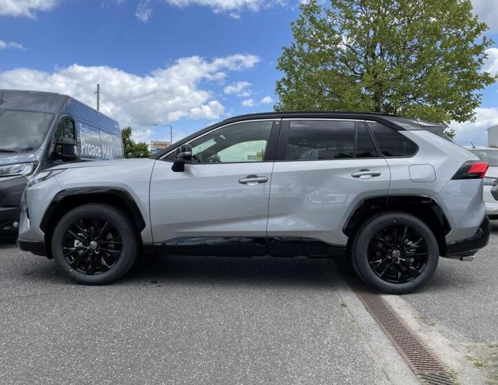 Toyota RAV4 8