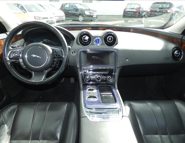 Jaguar XJ 7
