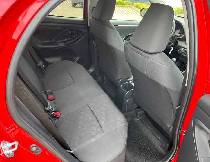 Toyota Yaris 16
