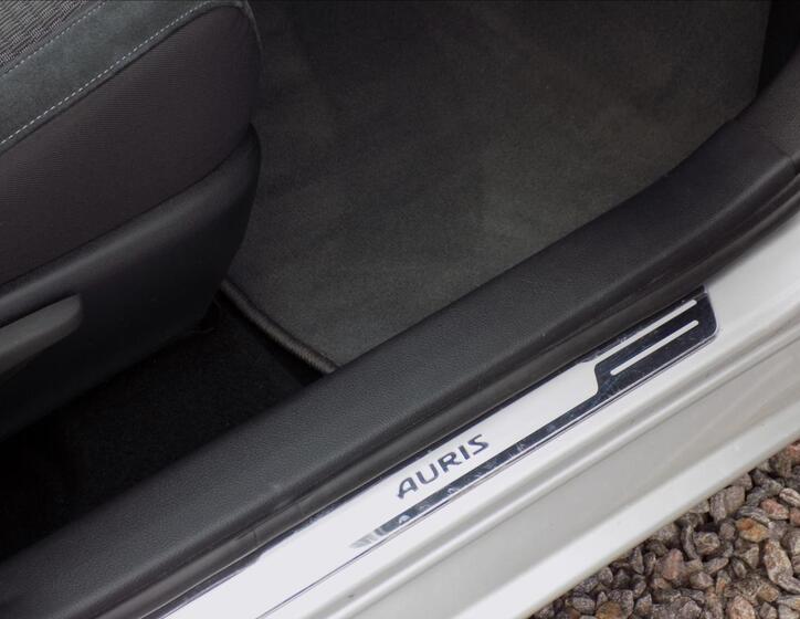Toyota Auris 25