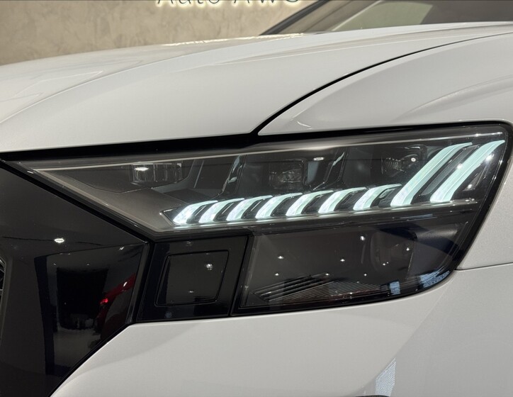 Audi RS Q8 6