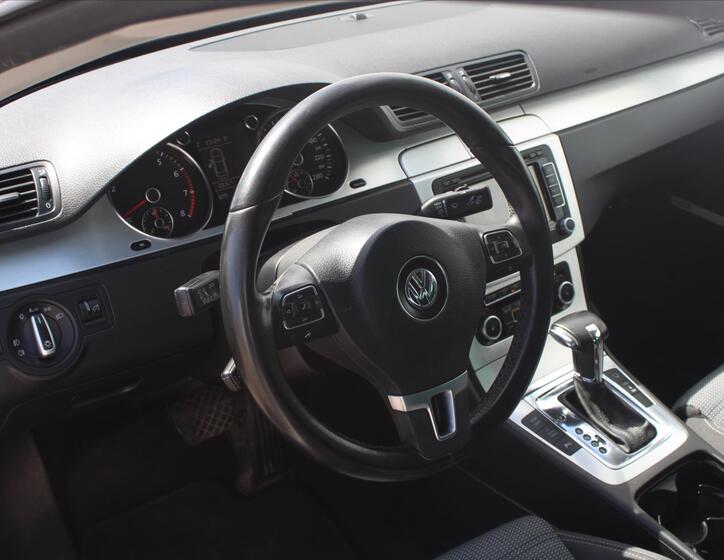 Volkswagen Passat CC 13