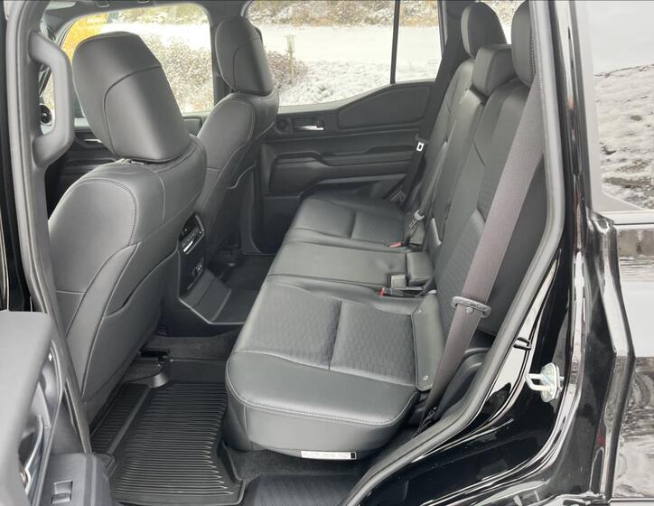 Toyota Land Cruiser 16