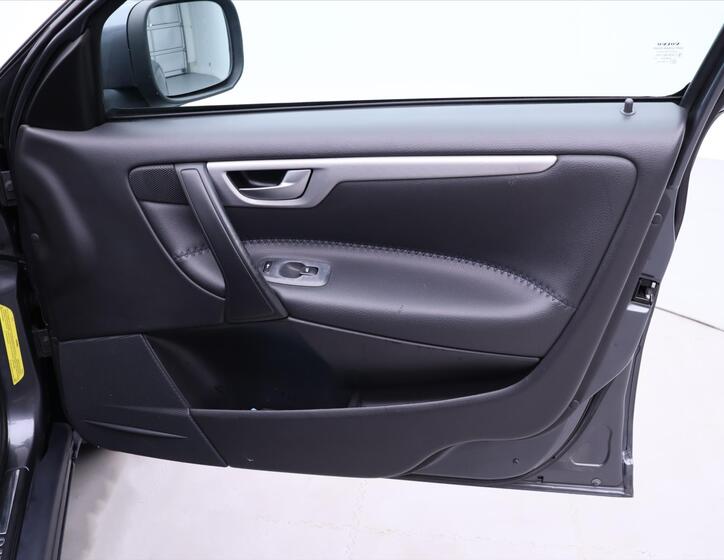 Volvo XC70 12