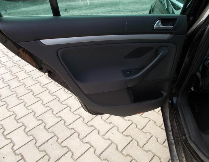 Volkswagen Golf 16